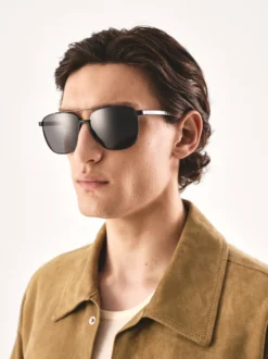 Atrakcyjne czarne okulary przeciwsłoneczne typu Aviator