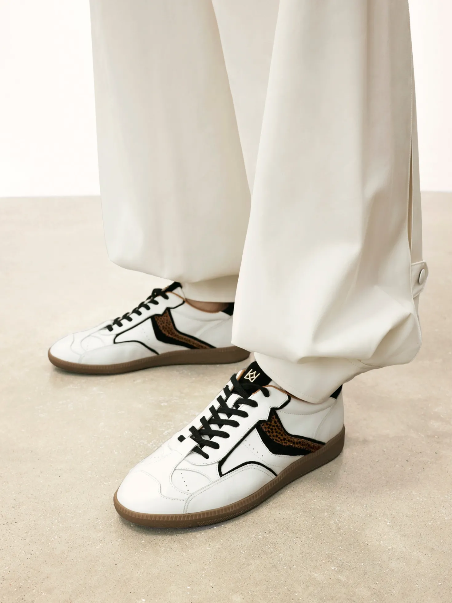 Awangardowe sneakersy ze zwierzęcym motywem