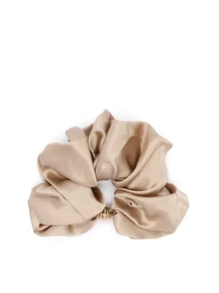 Beżowa scrunchie z biżuteryjnym akcentem