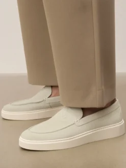 Beżowe loafersy z zamszu na podeszwie typu sneakers