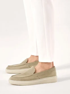 Beżowe wsuwane loafersy na podeszwie typu sneakers