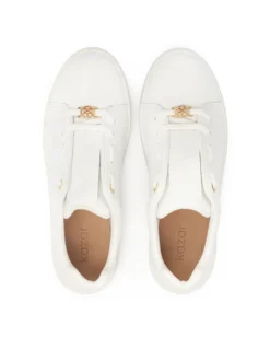 Białe minimalistyczne sneakersy na prostej podeszwie