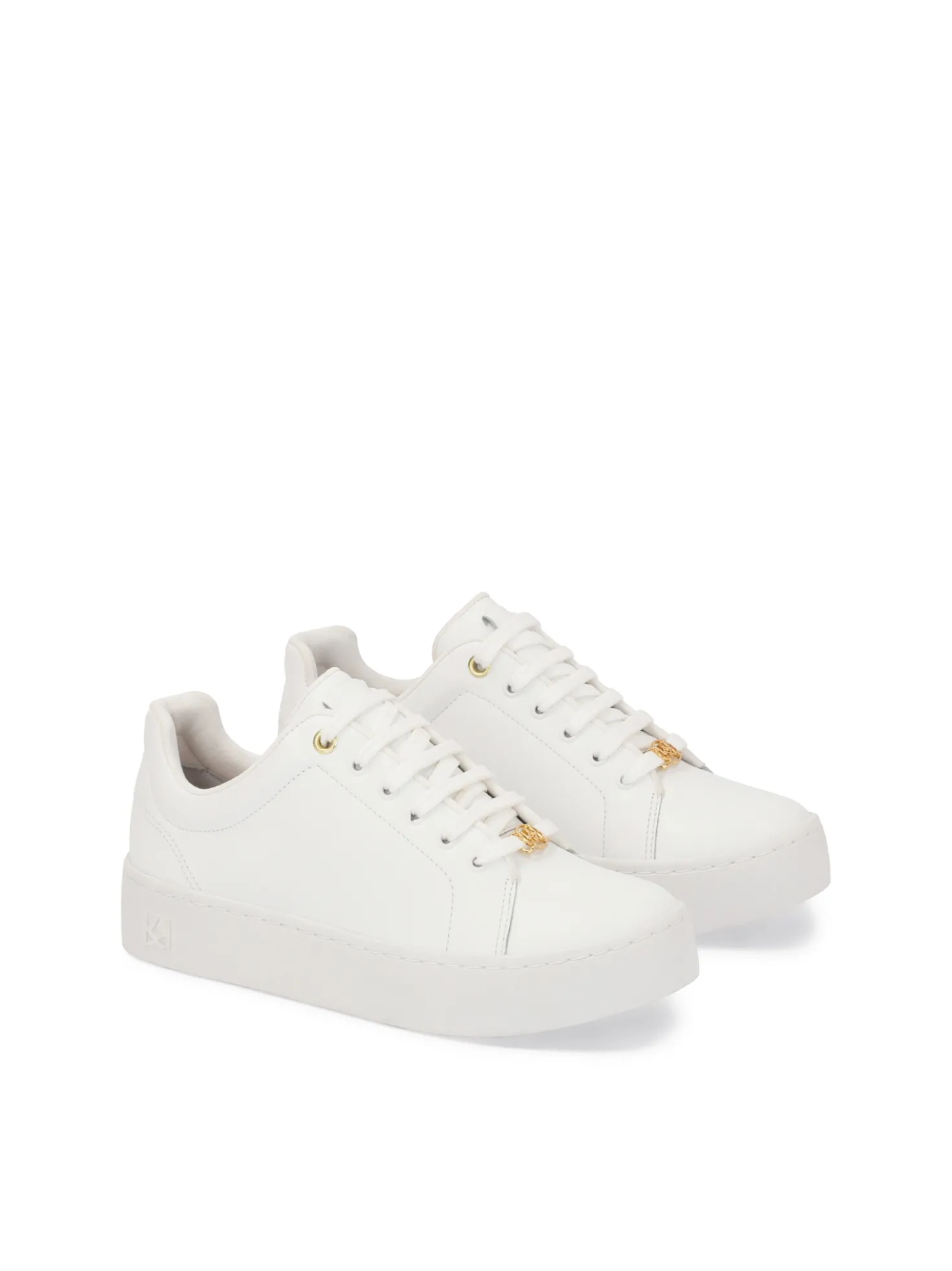 Białe minimalistyczne sneakersy na prostej podeszwie