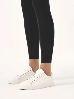 Białe minimalistyczne sneakersy ze skóry