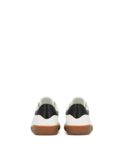 Białe sneakersy ze skóry naturalnej z czarnym zapiętkiem