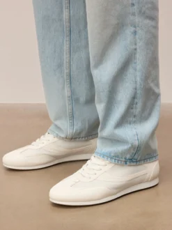 Białe sneakersy z naturalnej skóry i tkaniny