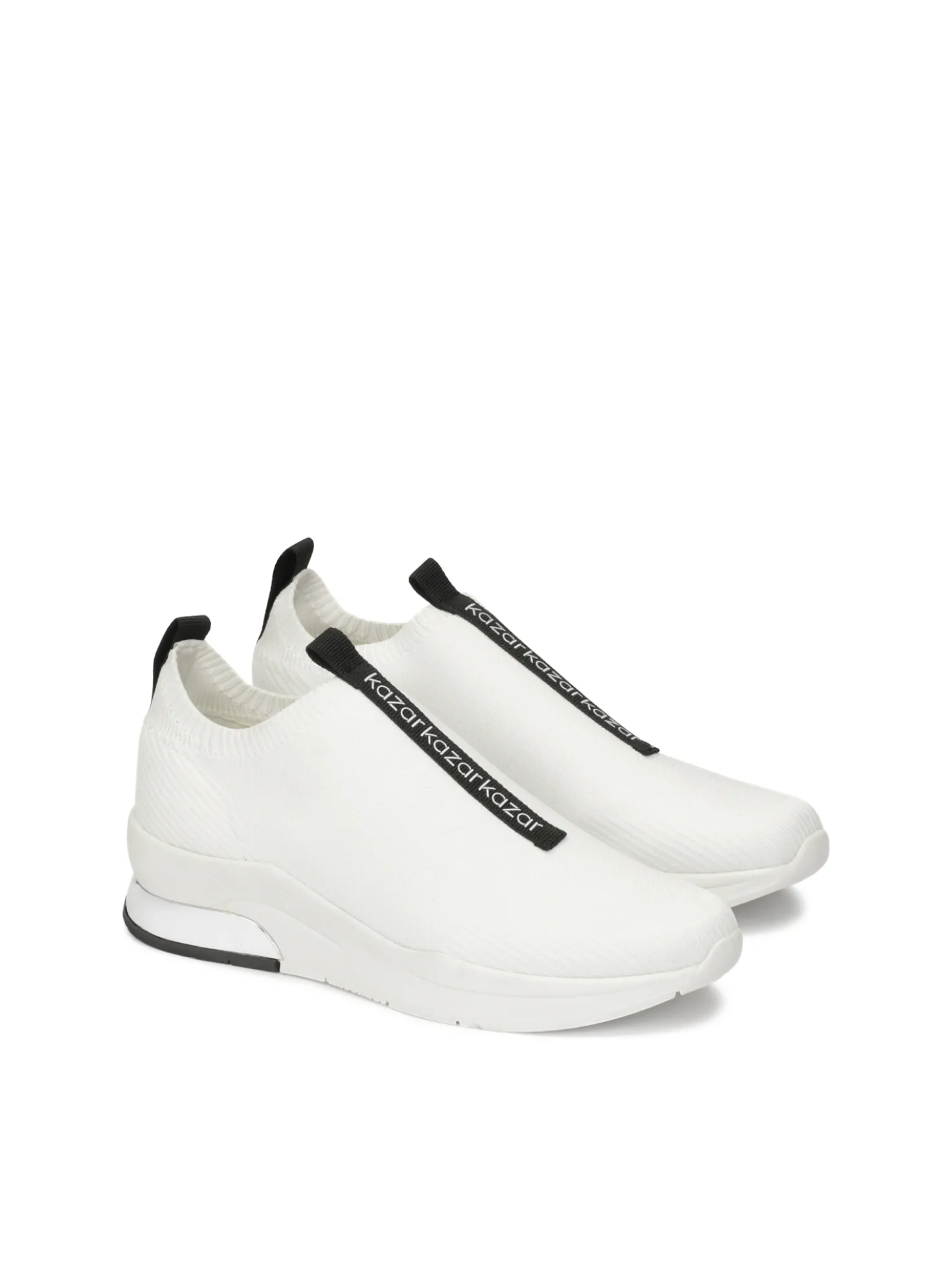 Białe wsuwane sneakersy z tkaniny