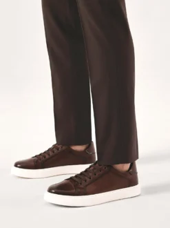 Brązowe casualowe sneakersy z perforacją