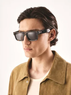 Brązowe klasyczne okulary wayfarer