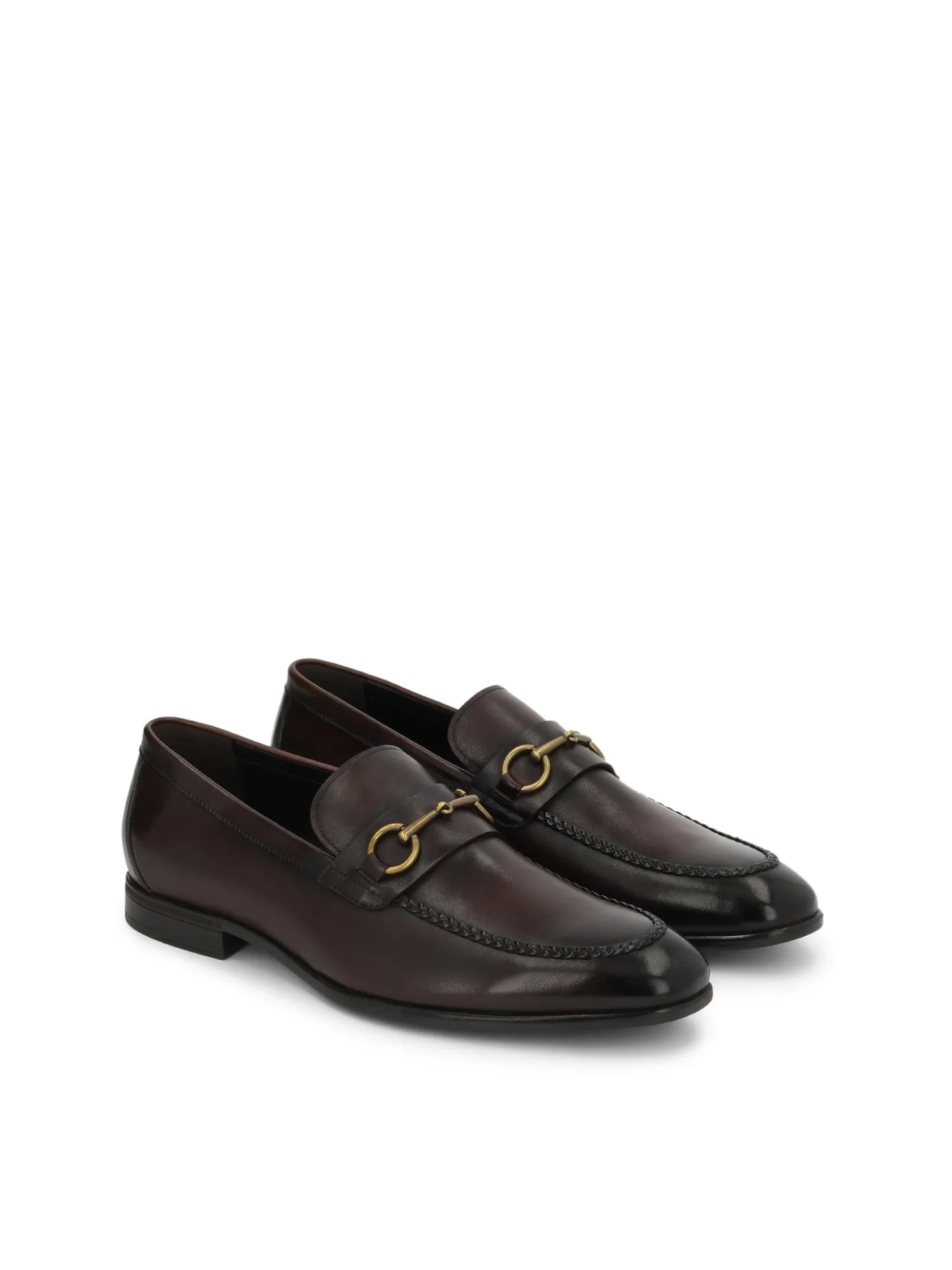 Brązowe loafersy męskie ze skórzaną cholewką i metalową ozdobą