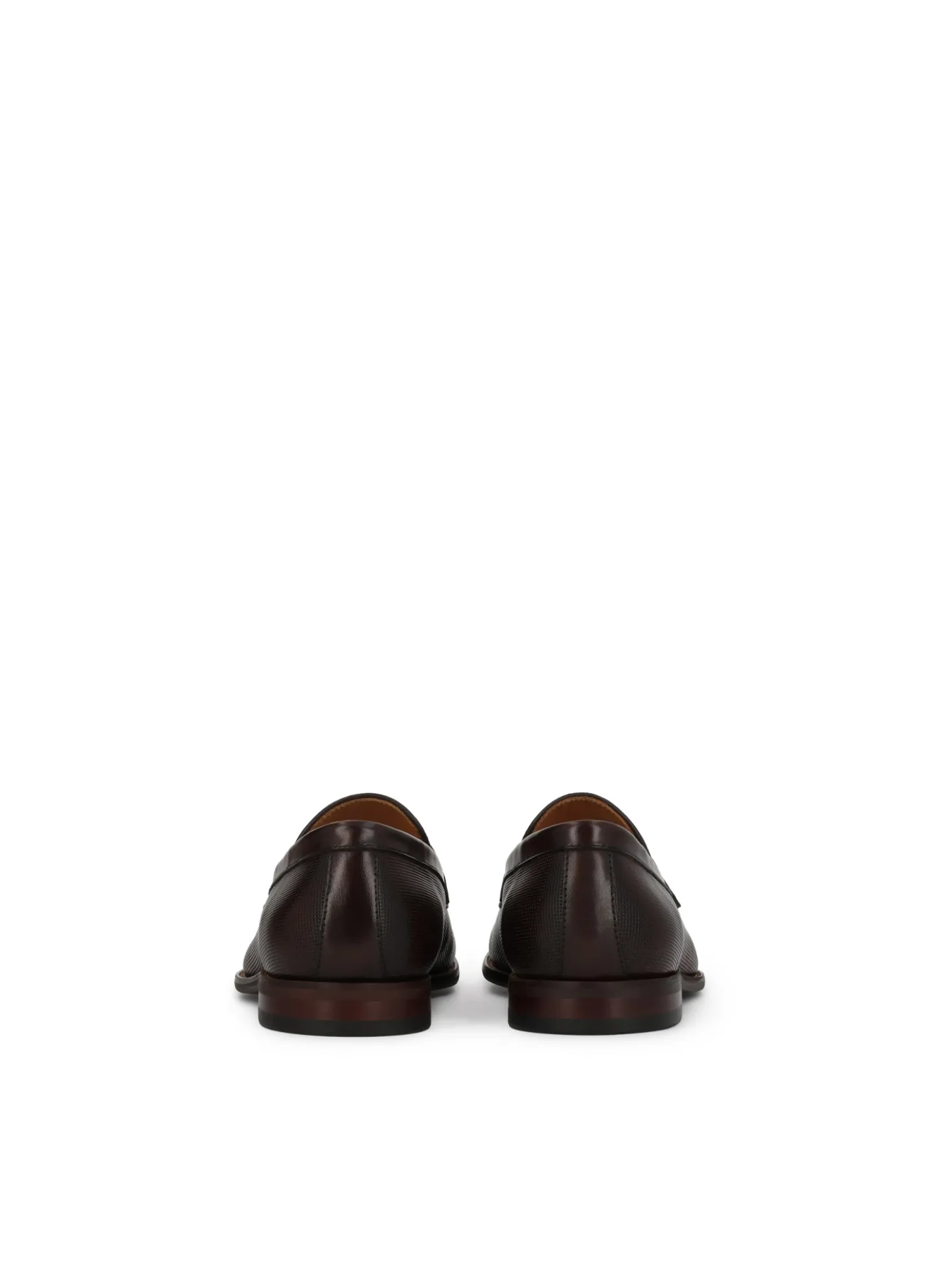 Brązowe loafersy ze zdobioną cholewką