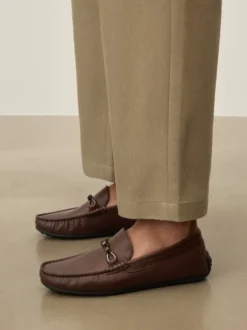 Brązowe mokasyny skórzane z elegancką sprzączką jeździecką