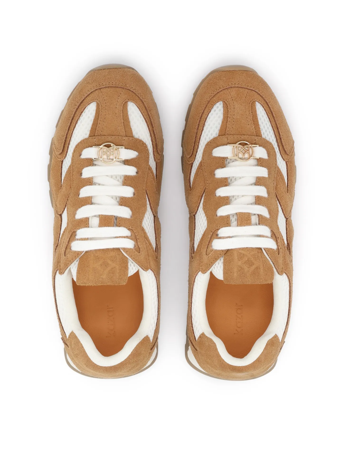 Brązowe sneakersy z zamszu i białej tkaniny z monogramem na sznurówkach