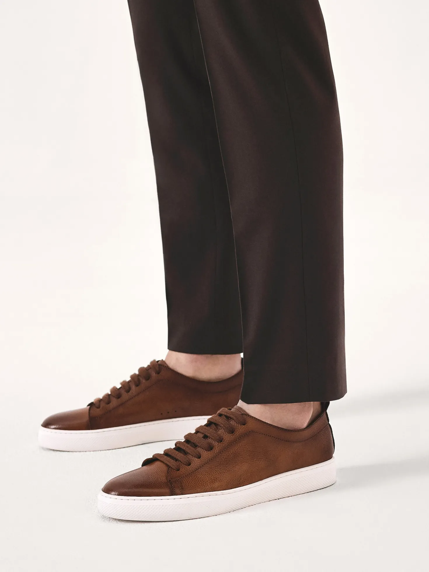 Brązowe sneakersy z ziarnistej skóry