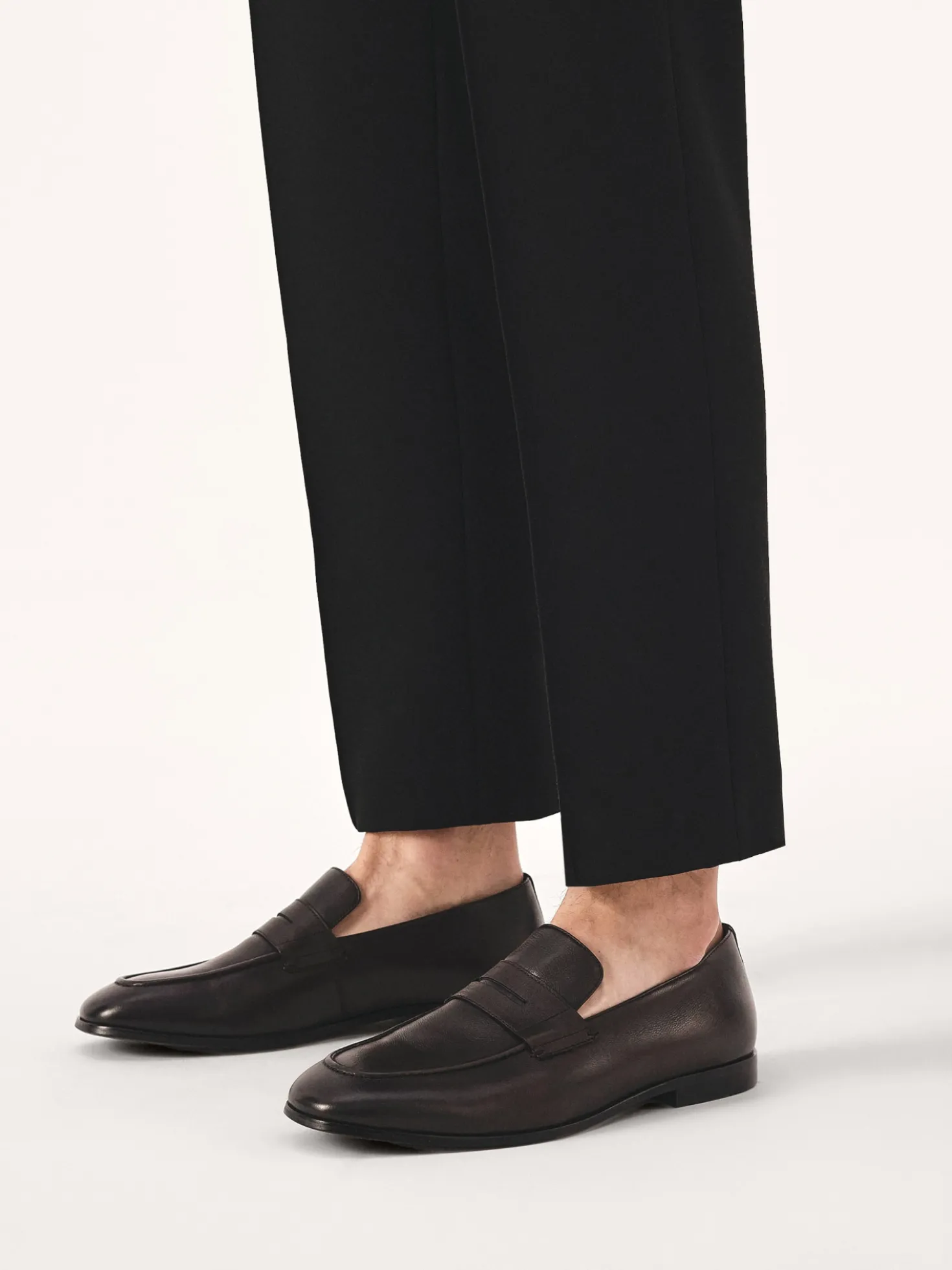 Ciemnobrązowe skórzane loafersy