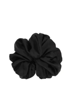 Czarna scrunchie z jedwabnej satyny ze złotą ozdobą