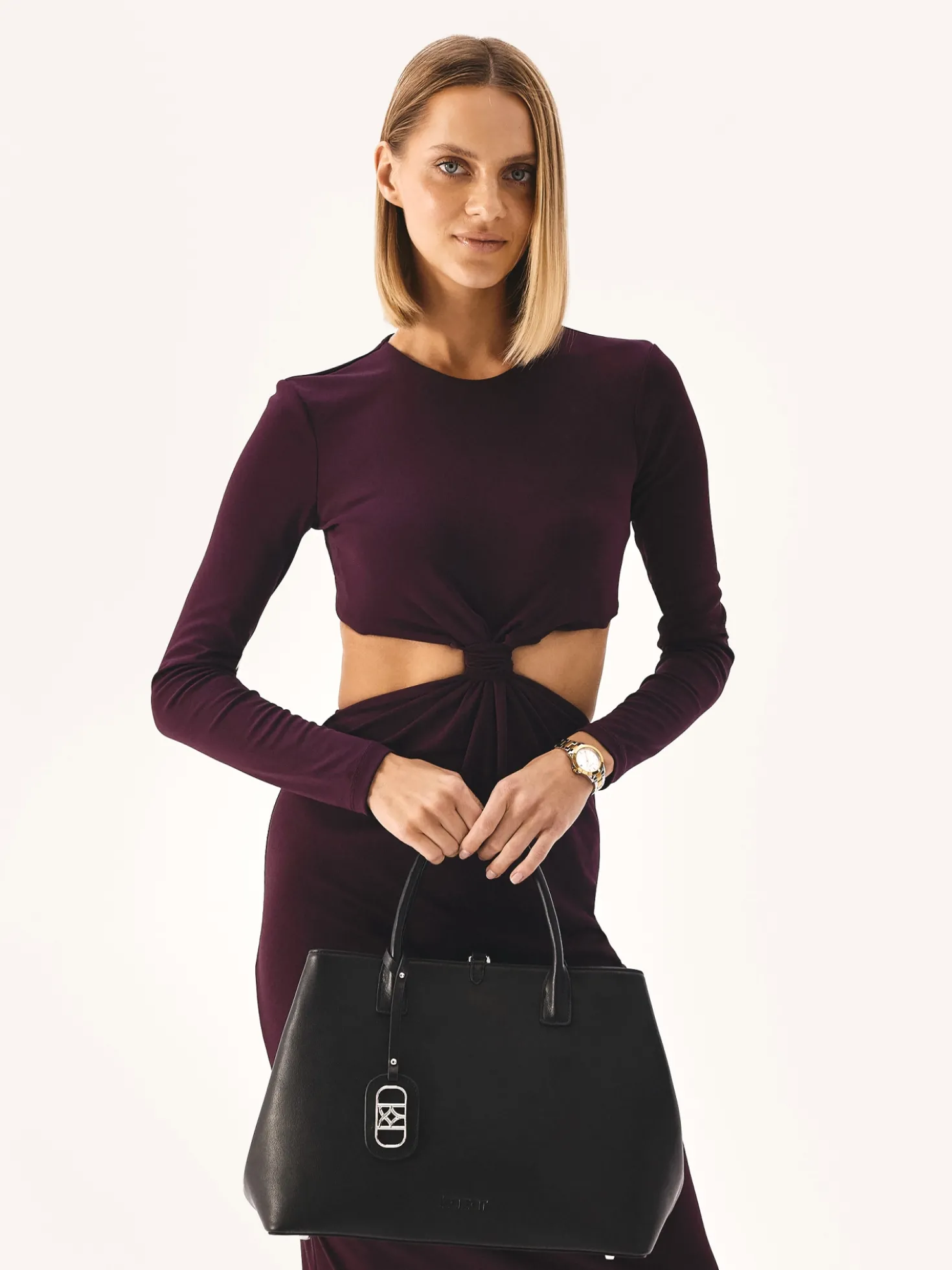 Czarna skórzana torebka w stylu minimal