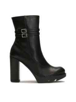 Czarne botki na słupku