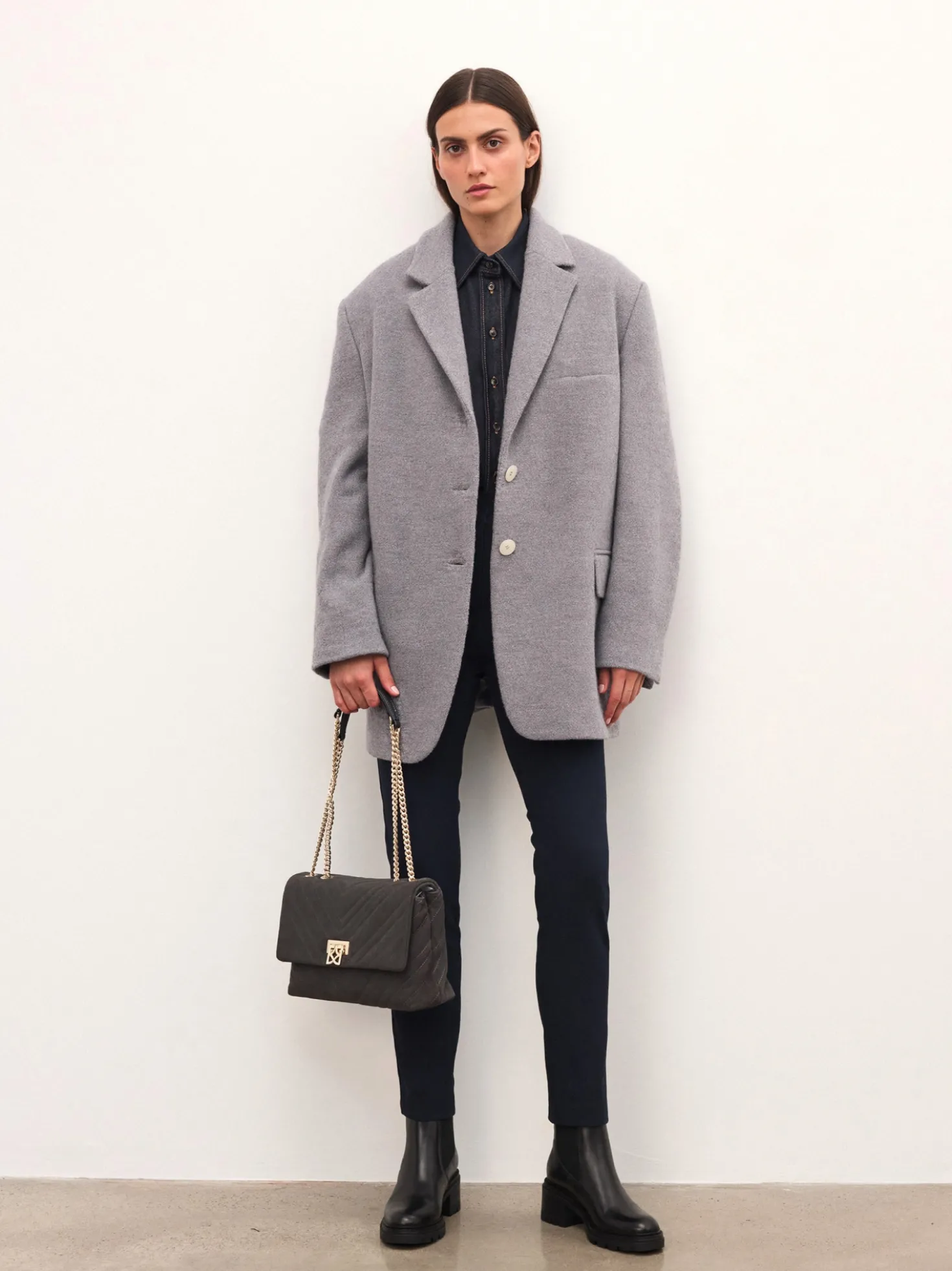 Czarne chelsea boots na szerokim obcasie
