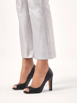 Czarne czółenka peep toe