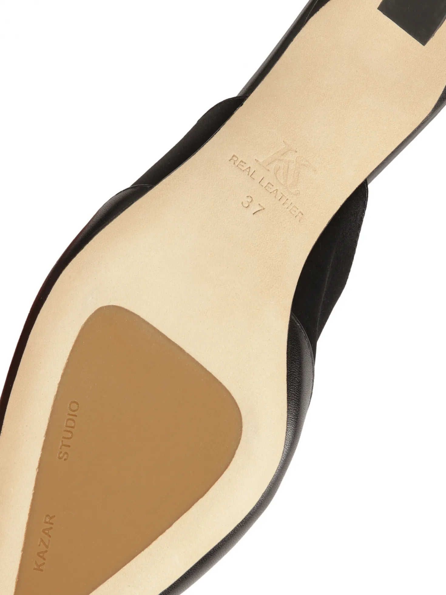 Czarne czółenka slingback na modnym obcasie