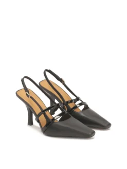 Czarne czółenka slingback z lakierowanymi paskami