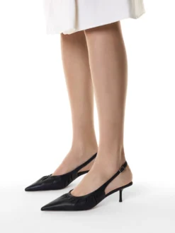 Czarne czółenka slingback z marszczoną cholewką