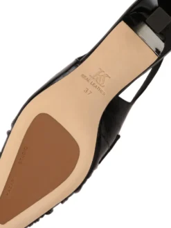 Czarne czółenka z otwartą piętą na obcasie typu slingback