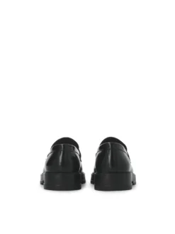 Czarne loafersy slip-on na wyższej podeszwie