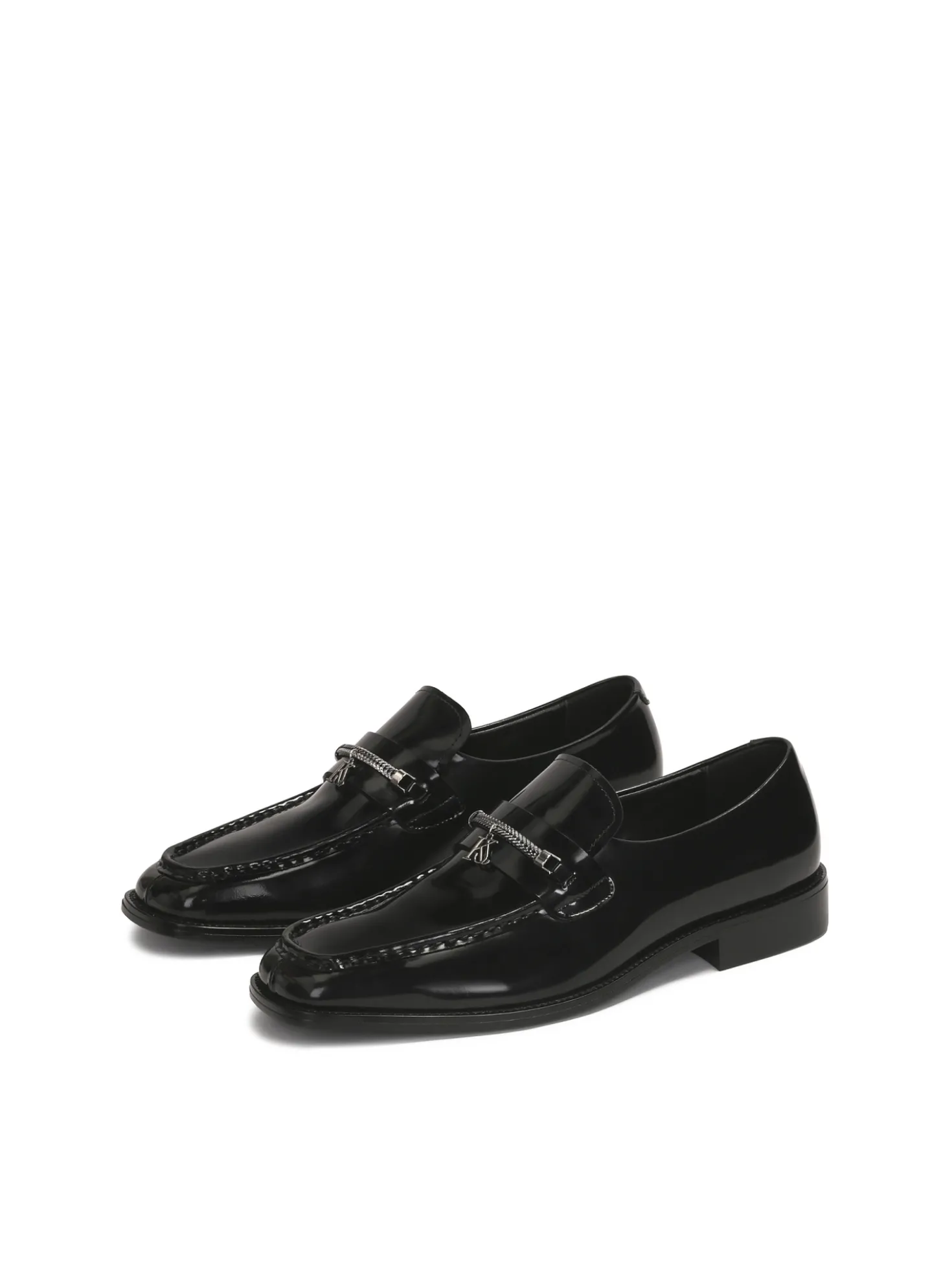 Czarne loafersy z biżuteryjną ozdobą
