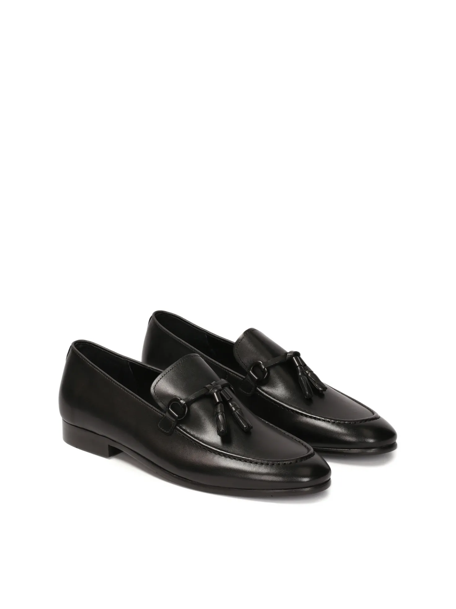 Czarne loafersy z frędzlem