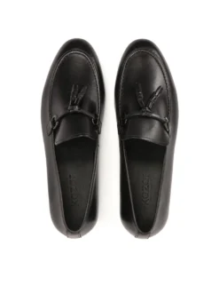 Czarne loafersy z frędzlem
