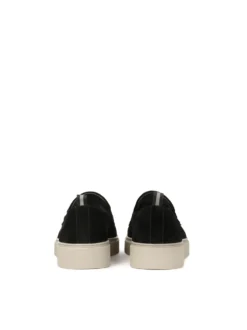 Czarne loafersy z logo osadzone na podeszwie typu sneakers