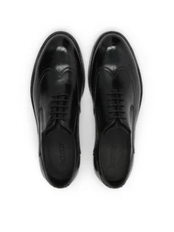 Czarne oxfordy z ażurowym zdobieniem Brogues