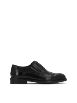 Czarne oxfordy z ażurowym zdobieniem Brogues