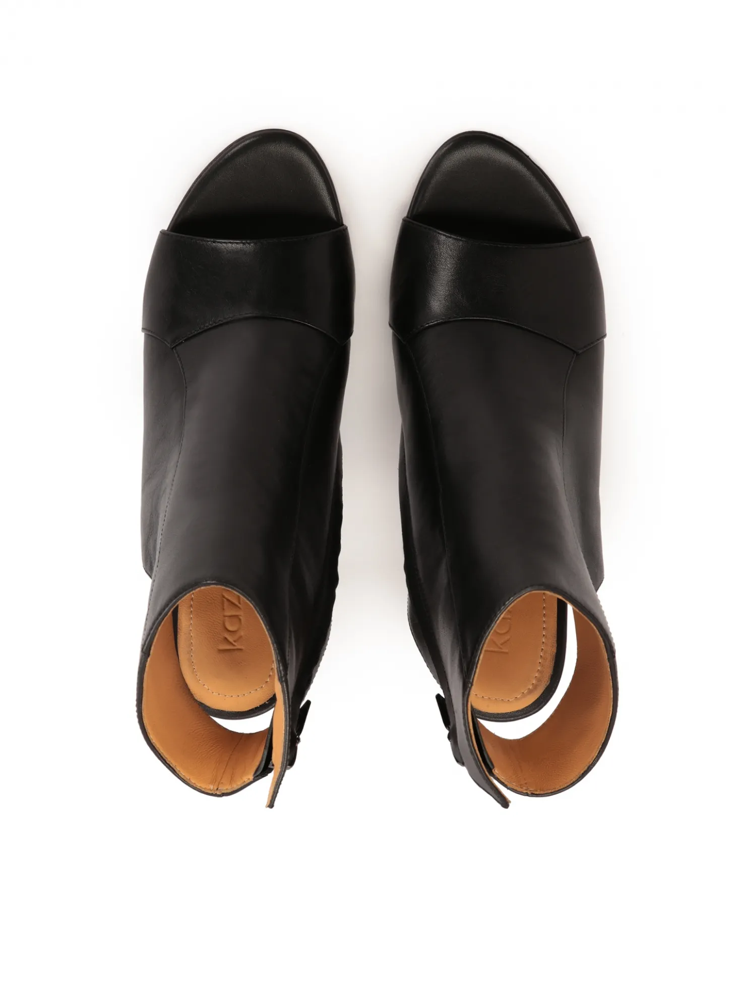 Czarne skórzane botki peep toe