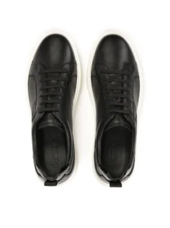 Czarne skórzane sneakersy na białej podeszwie
