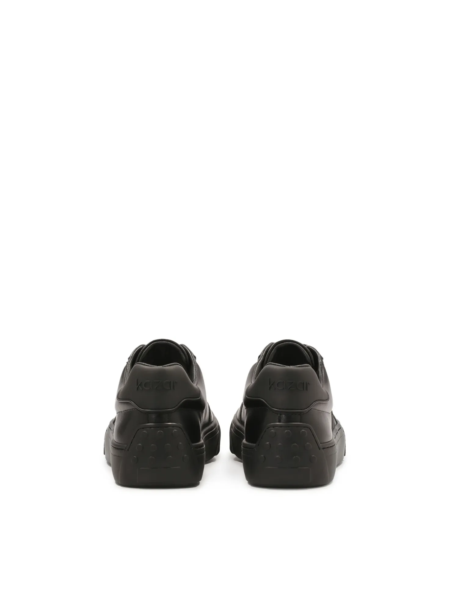 Czarne skórzane sneakersy z gumą na pięcie