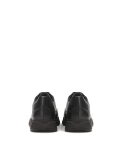 Czarne sneakersy damskie w minimalistycznym stylu