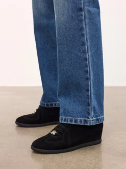 Czarne sneakersy na ukrytym koturnie