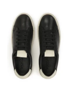 Czarne sneakersy z kontrastującą podeszwą