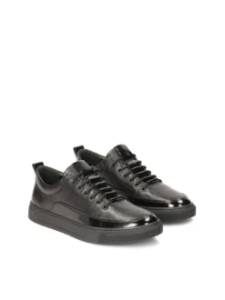 Czarne sneakersy z tłoczonym wzorem