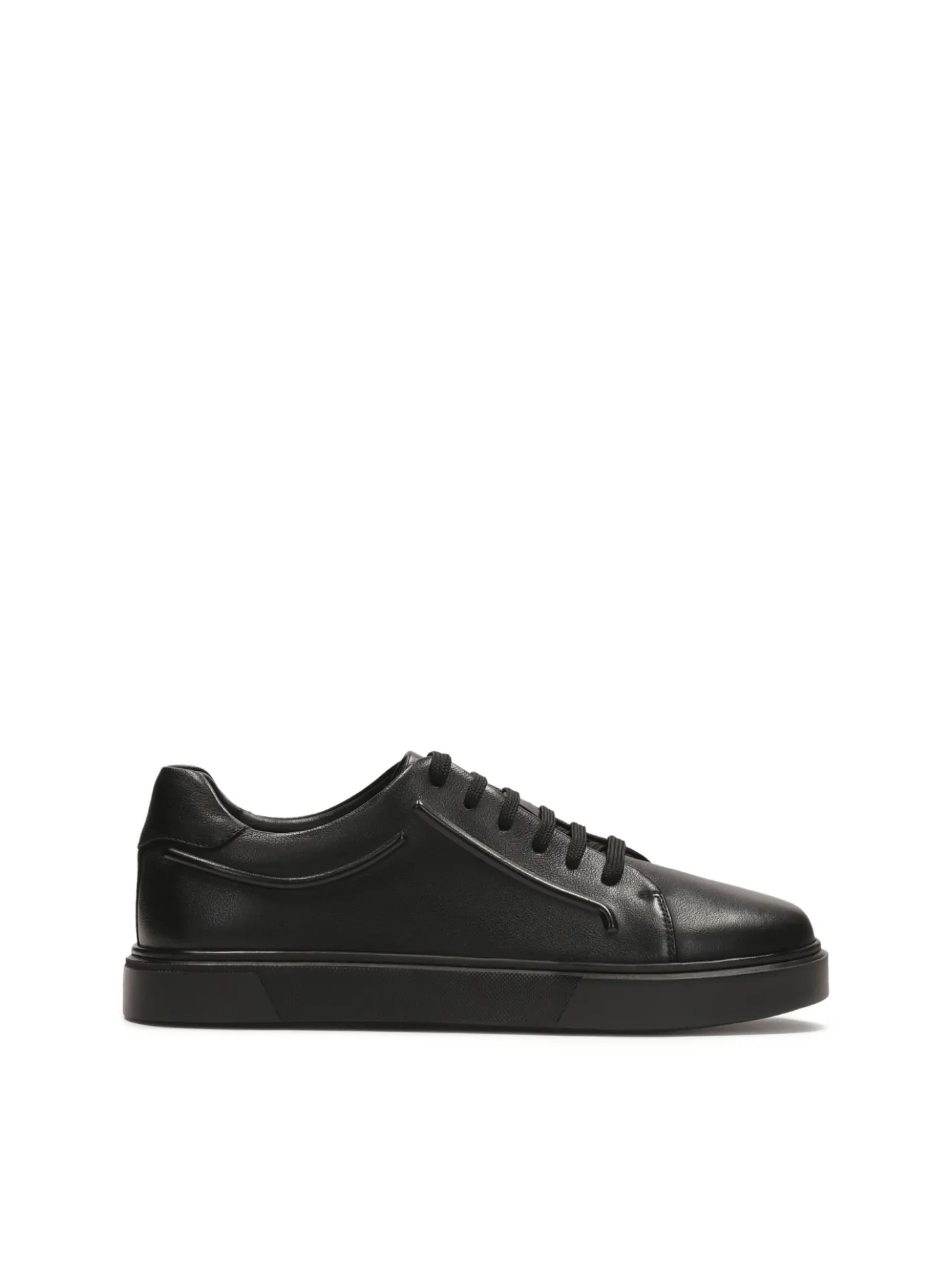 Czarne sneakersy z wypukłym tłoczeniem