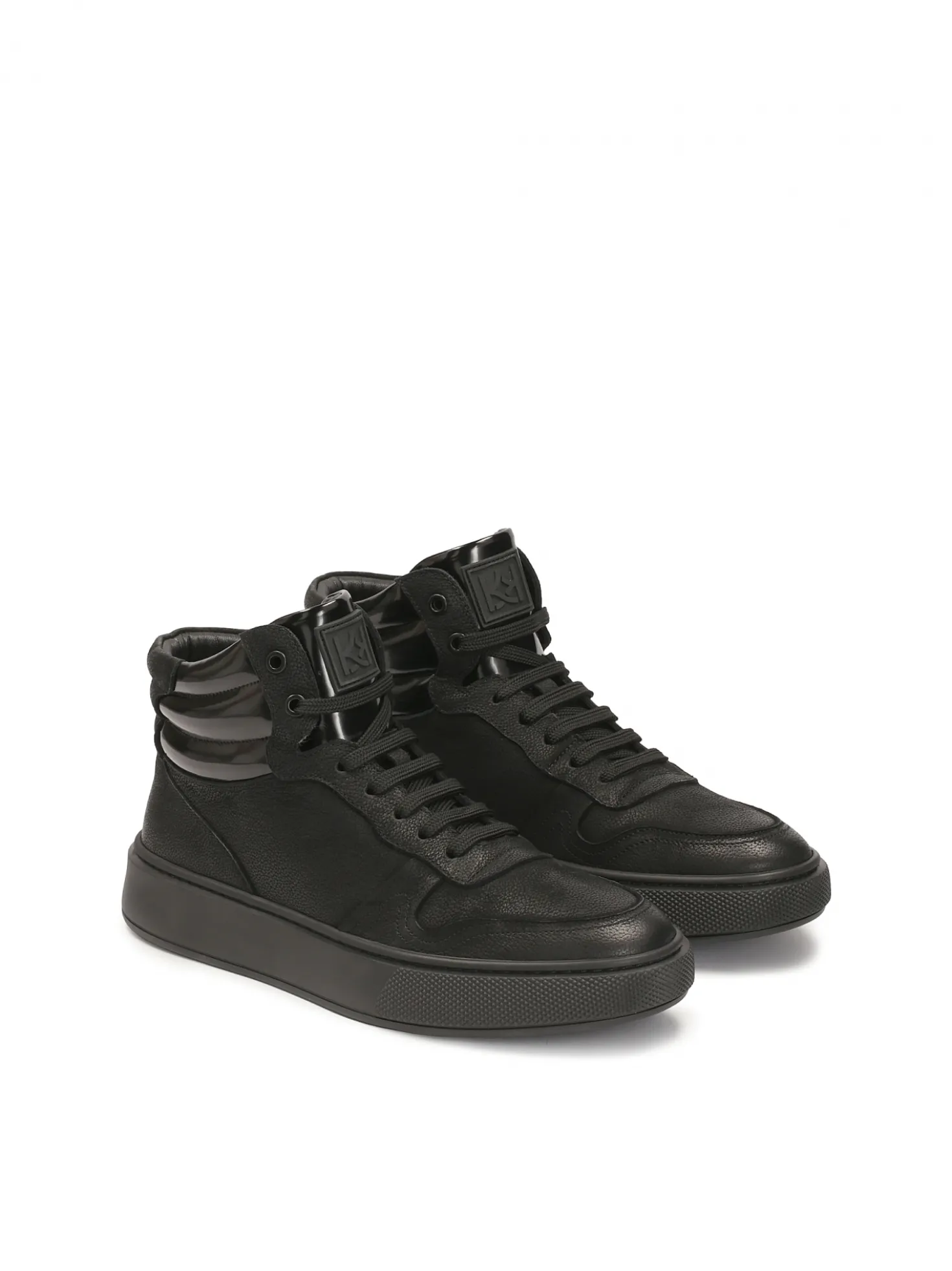 Czarne sneakersy z wysoką cholewką