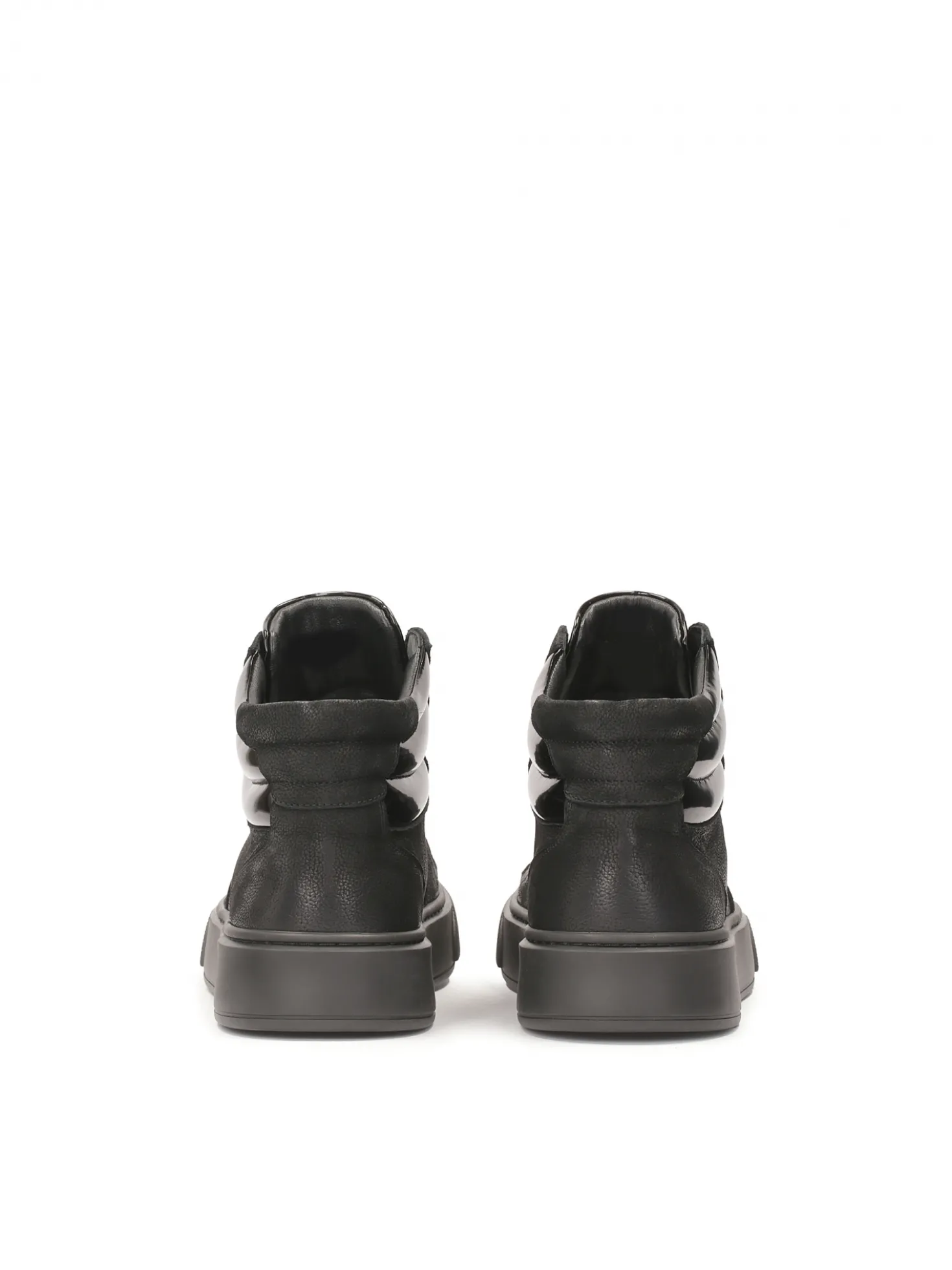 Czarne sneakersy z wysoką cholewką