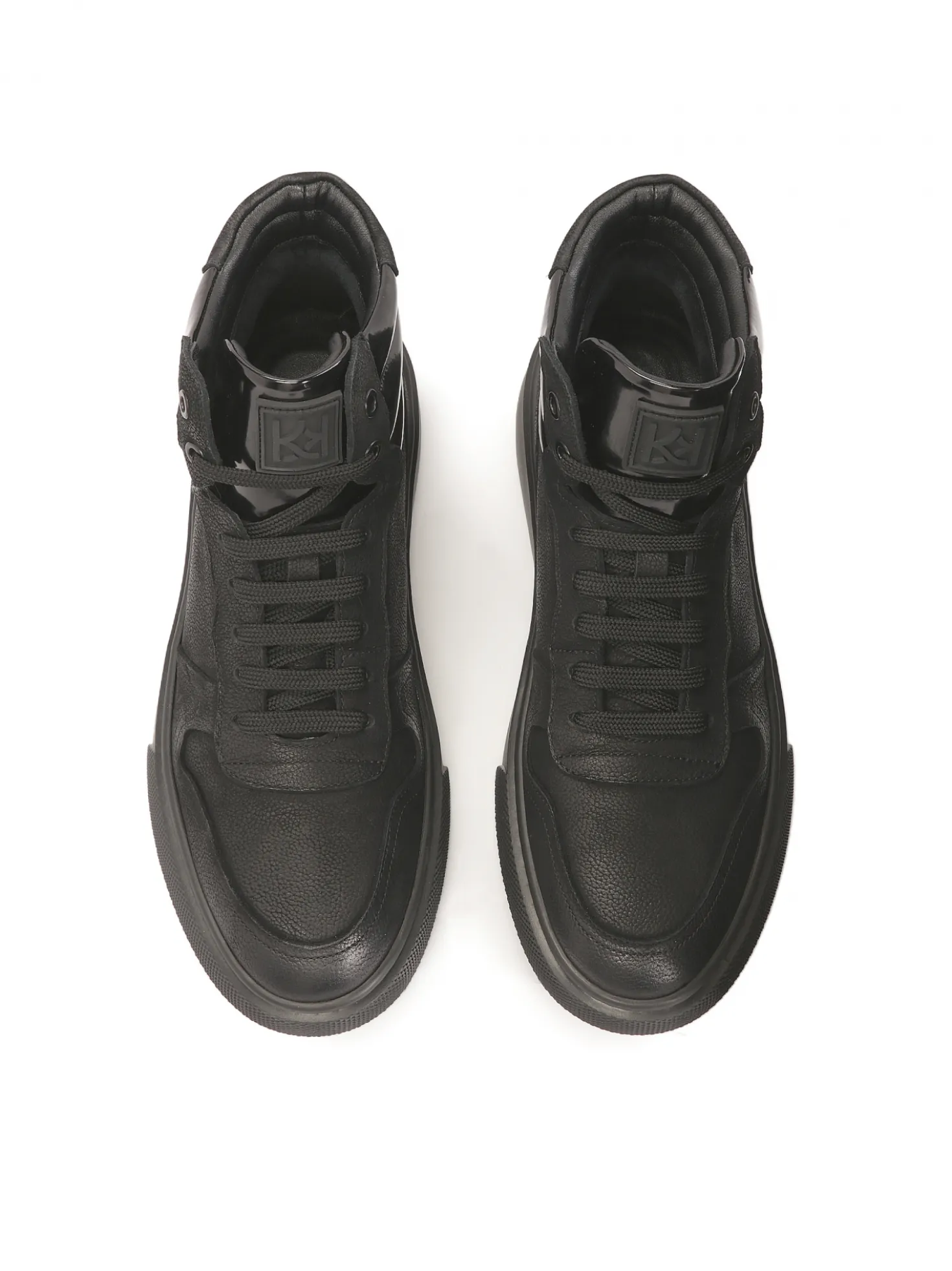 Czarne sneakersy z wysoką cholewką