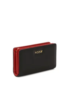 Czarny portfel skórzany z czerwonym wnętrzem