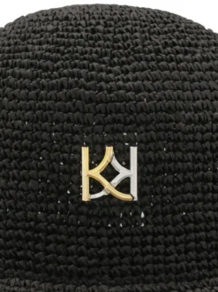 Czarny słomkowy kapelusz z monogramem