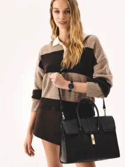 Elegancka czarna torebka w modowym stylu