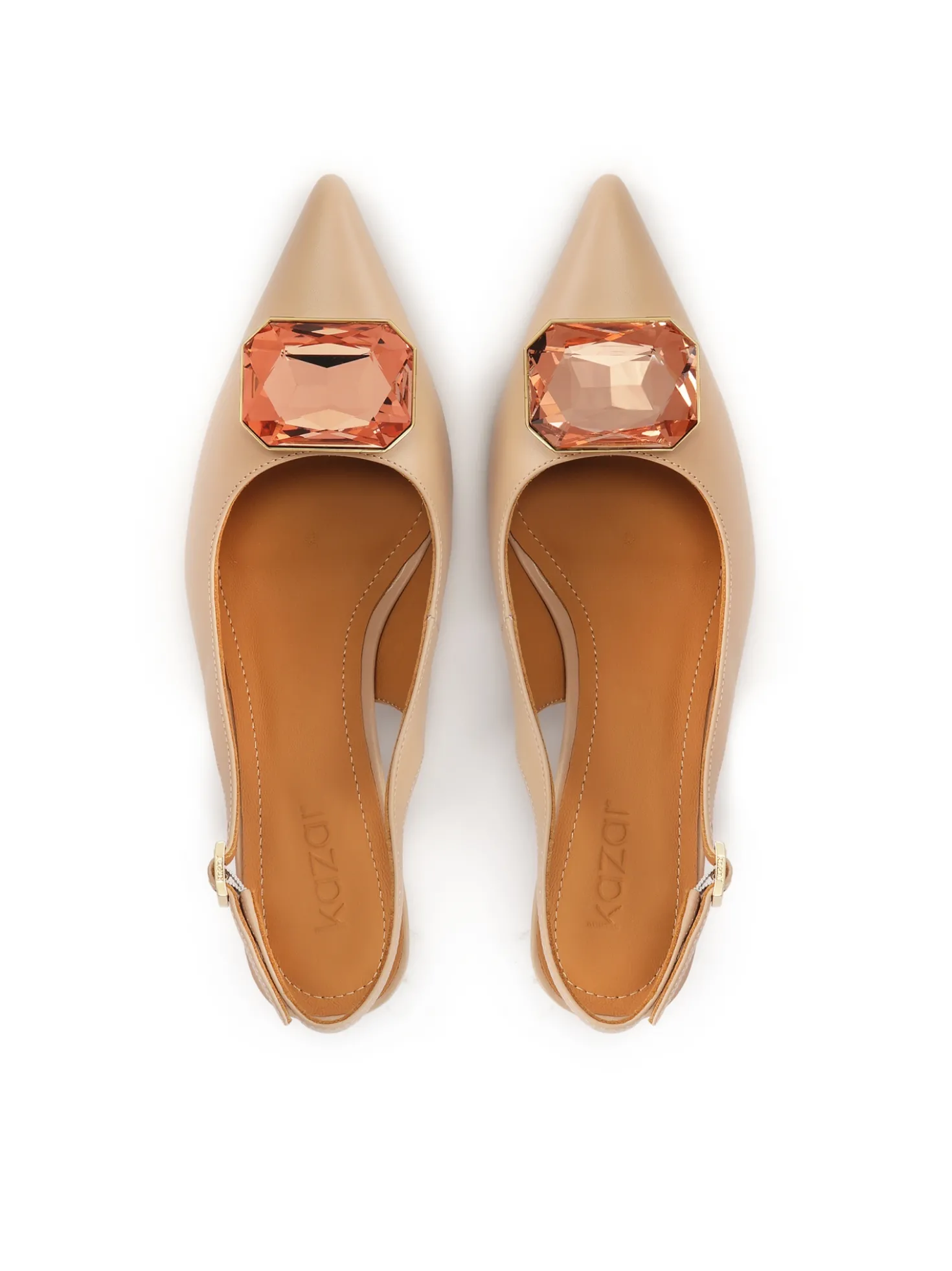 Eleganckie czółenka slingback zdobione biżuteryjną aplikacją